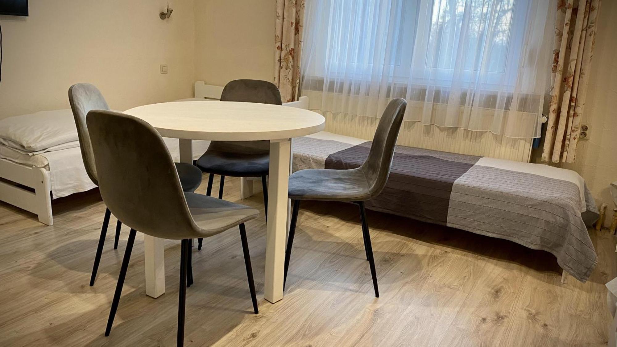 Villa Pod Orzechem W Zaniemyslu Eksteriør billede