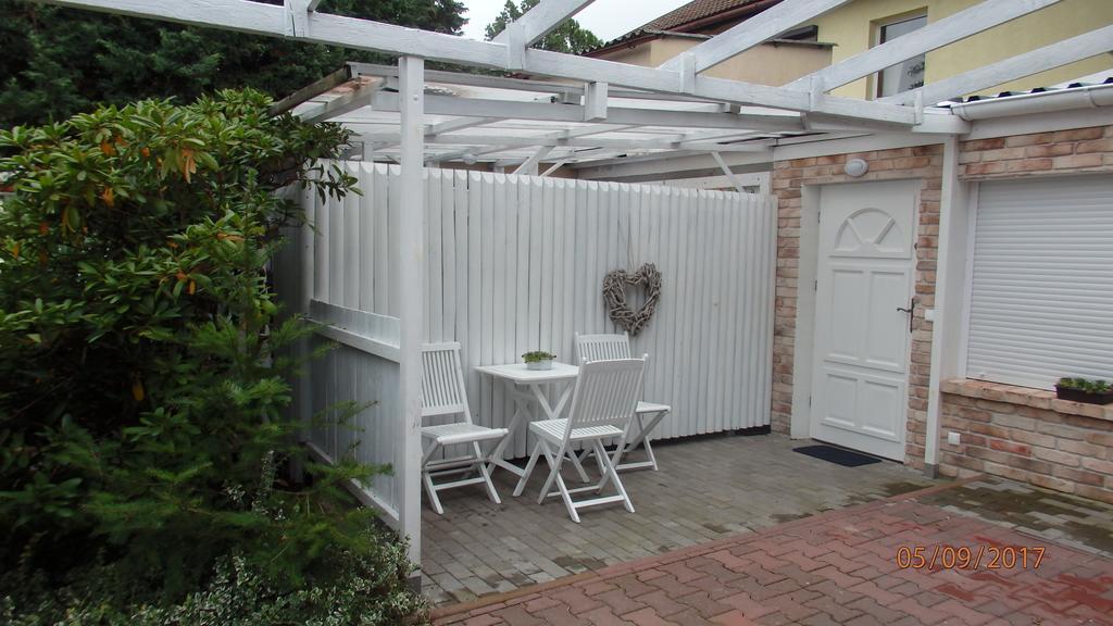Villa Pod Orzechem W Zaniemyslu Eksteriør billede